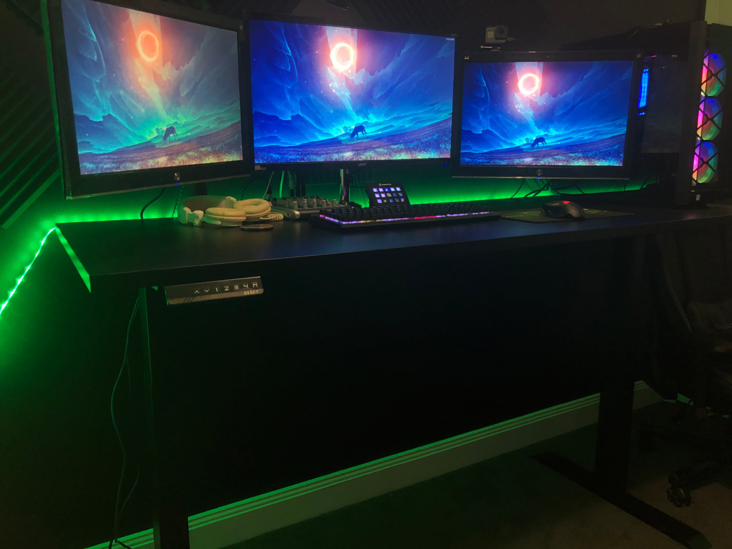 triple monitor streaming gamer setup