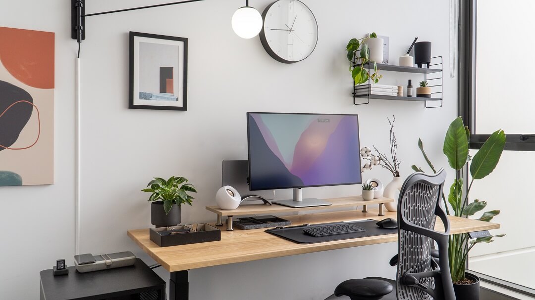 Ergonomic office furniture setup