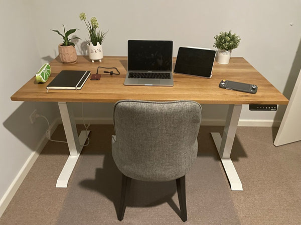 3 astuces pour cacher les câbles sur son bureau 