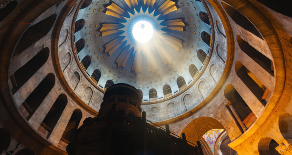 L'intérieur de la basilique du Saint-Sépulcre à Jérusalem