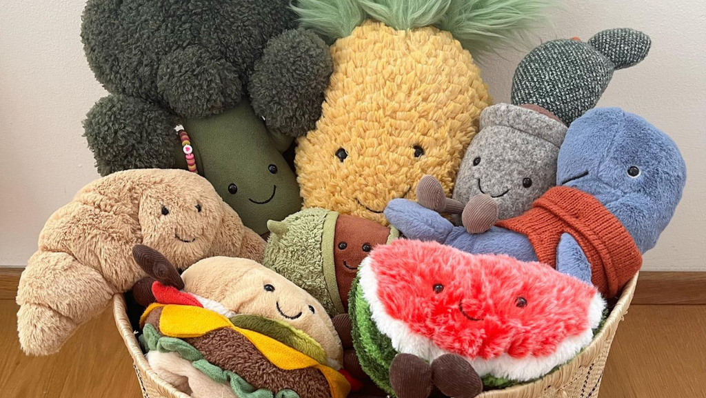 Jellycat Amuseables, Jellycat Croissant, Melon, Jellycat Burger, Jellycat Pineapple, Jellycat Brocolli, Jellycat Conker, Jellycat Cozy Crew