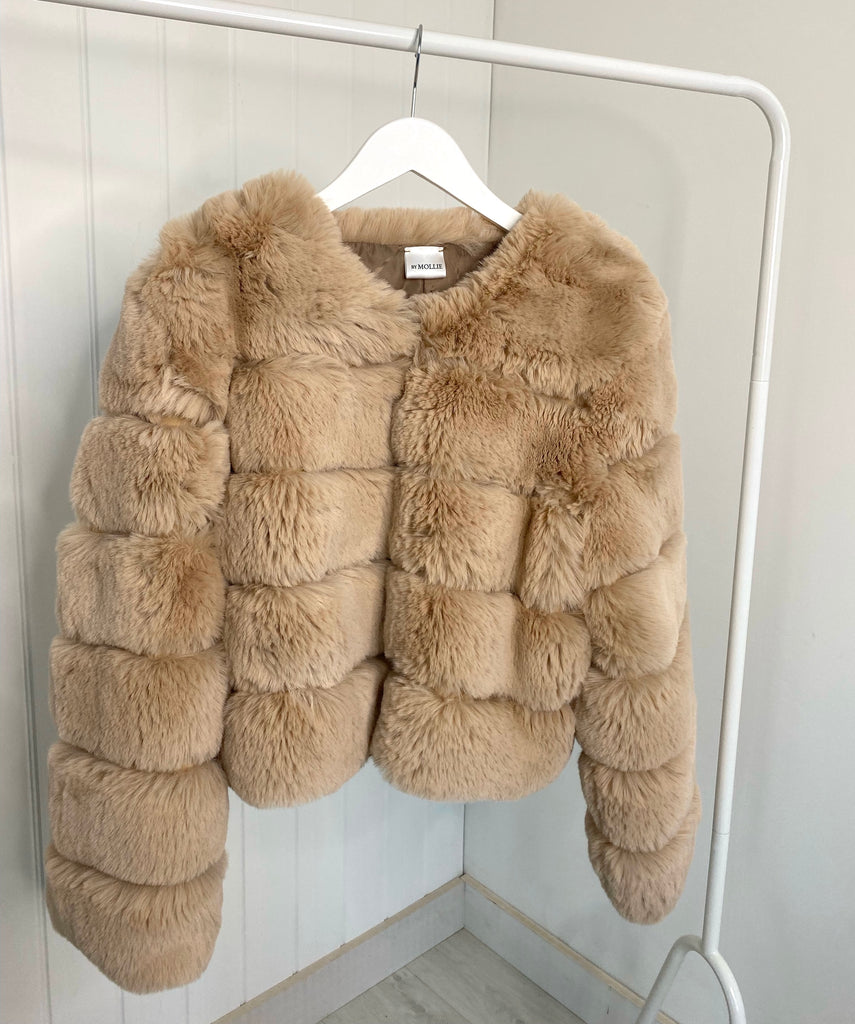 BEIGE FAUX FUR COAT – bymollie