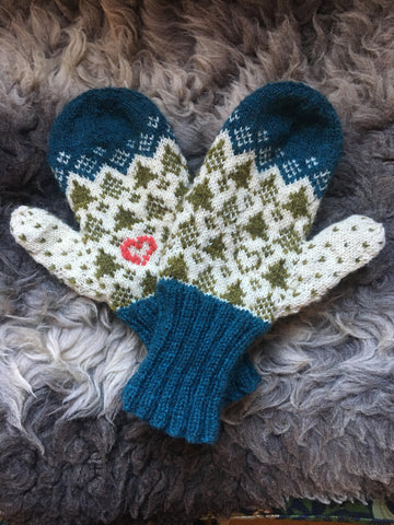 Heart of the forest mittens