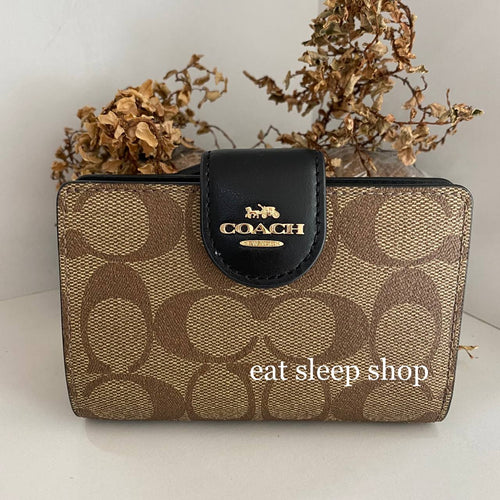 .com: [Coach] OUTLET C0082 SVV7Q MEDIUM CORNER ZIP WALLET