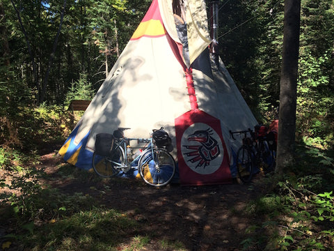 Tee-Pee CAmping Quebec lestoitsdumonde.ca