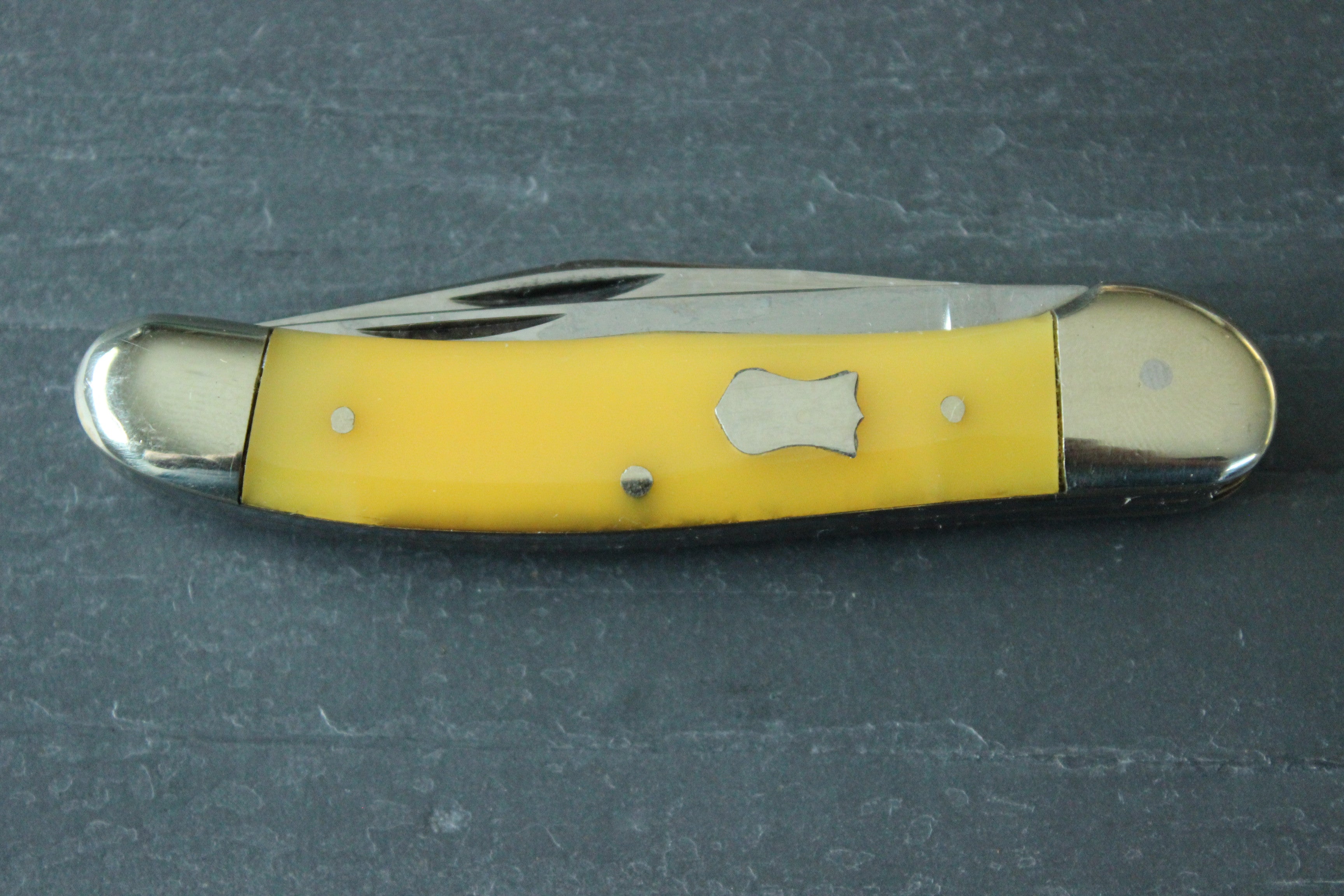 German Eye Brand Copperhead 3.75 Closed, Yellow Celluloid Handles -  KnifeCenter - GEGXY