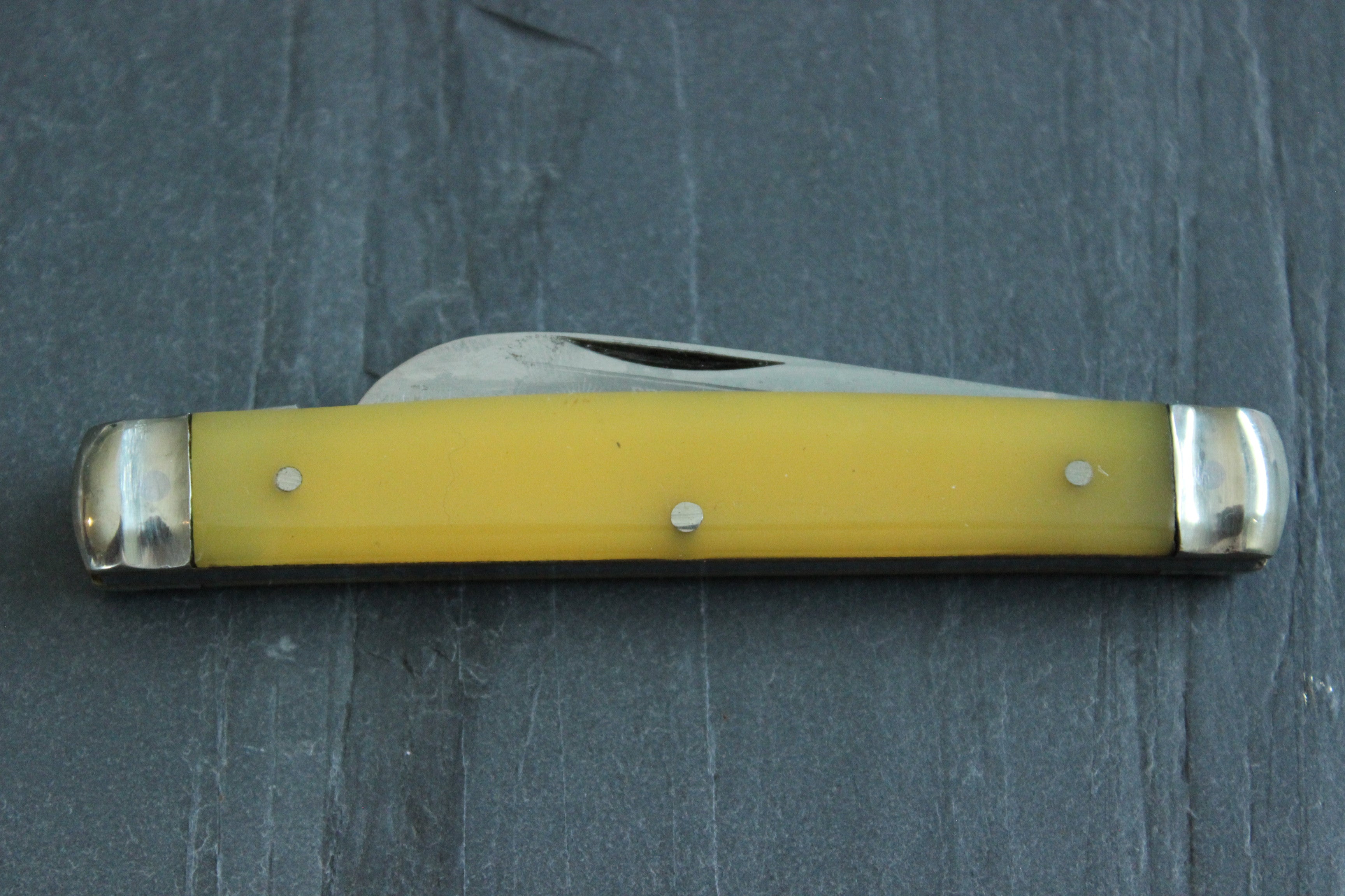 German Eye Brand Two-Blade Congress 3.38 Closed, Yellow Celluloid Handles  - KnifeCenter - GE54Y - Discontinued