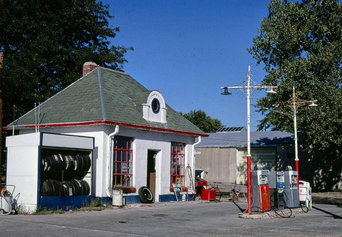 Historic Photo : 1980 Standard Gas, Oakley, Kansas | Margolies | Roads -  Historic Pictoric