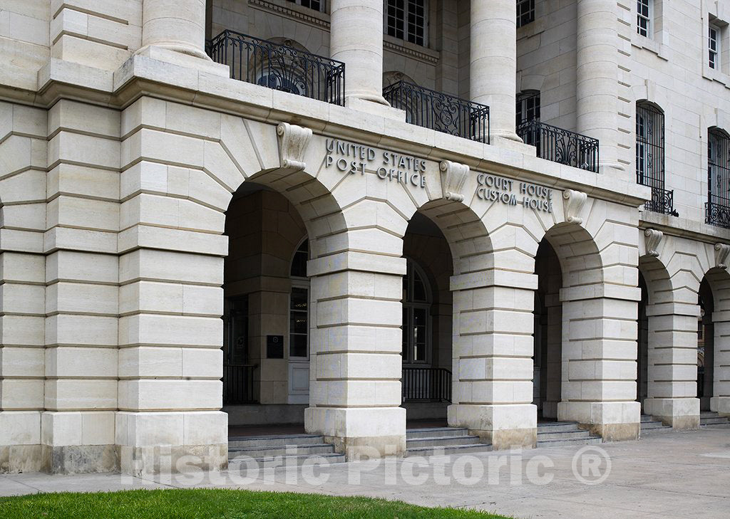 Photo - Front exterior detail, . Post Office and Courthouse, Laredo -  Historic Pictoric