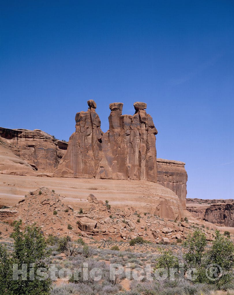 Arches National Park Ut Photo Three Gossips Formation Arches Nation Historic Pictoric 3398