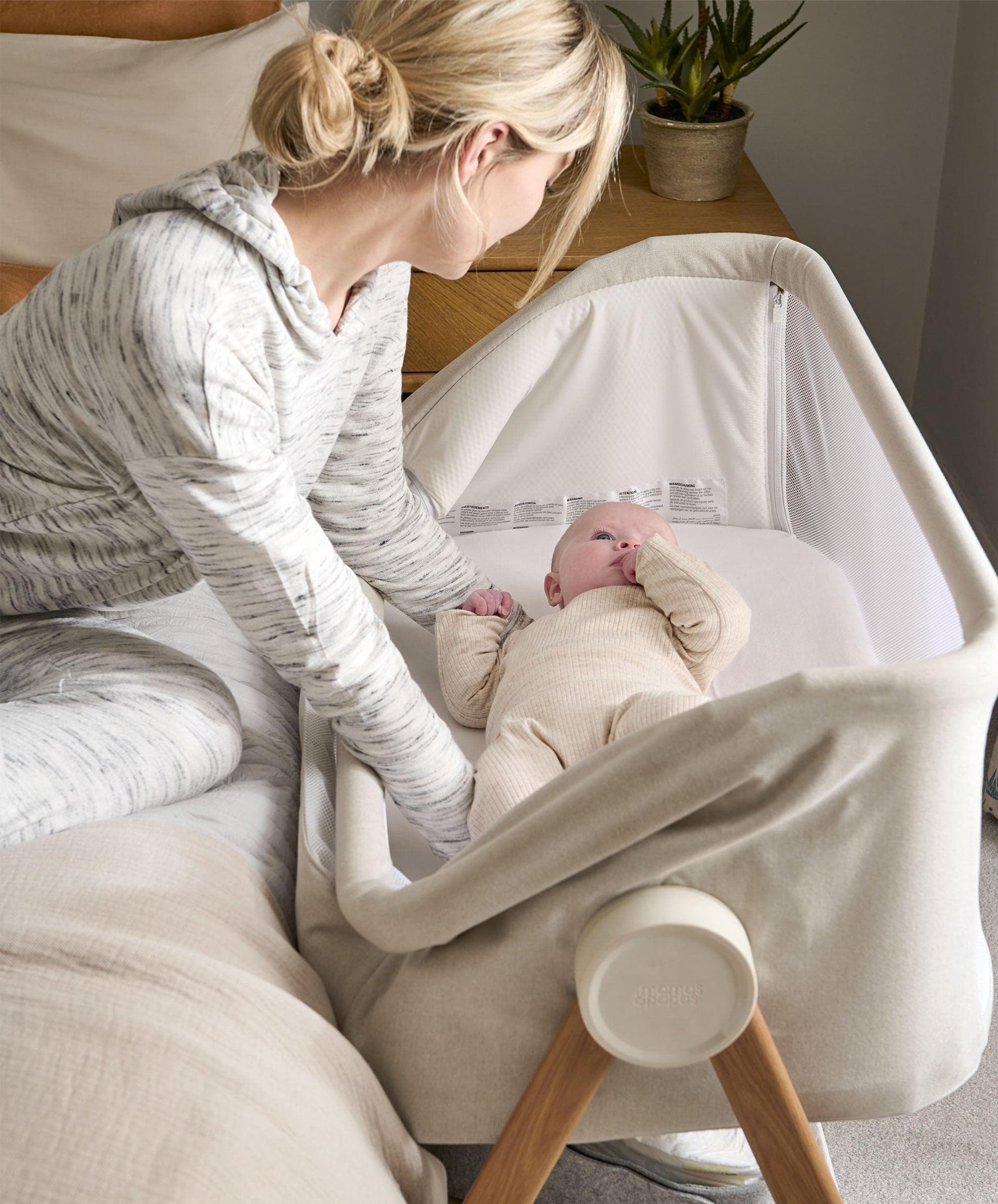 Features and Benefits Of The Mamas & Papas Lua Bedside Crib