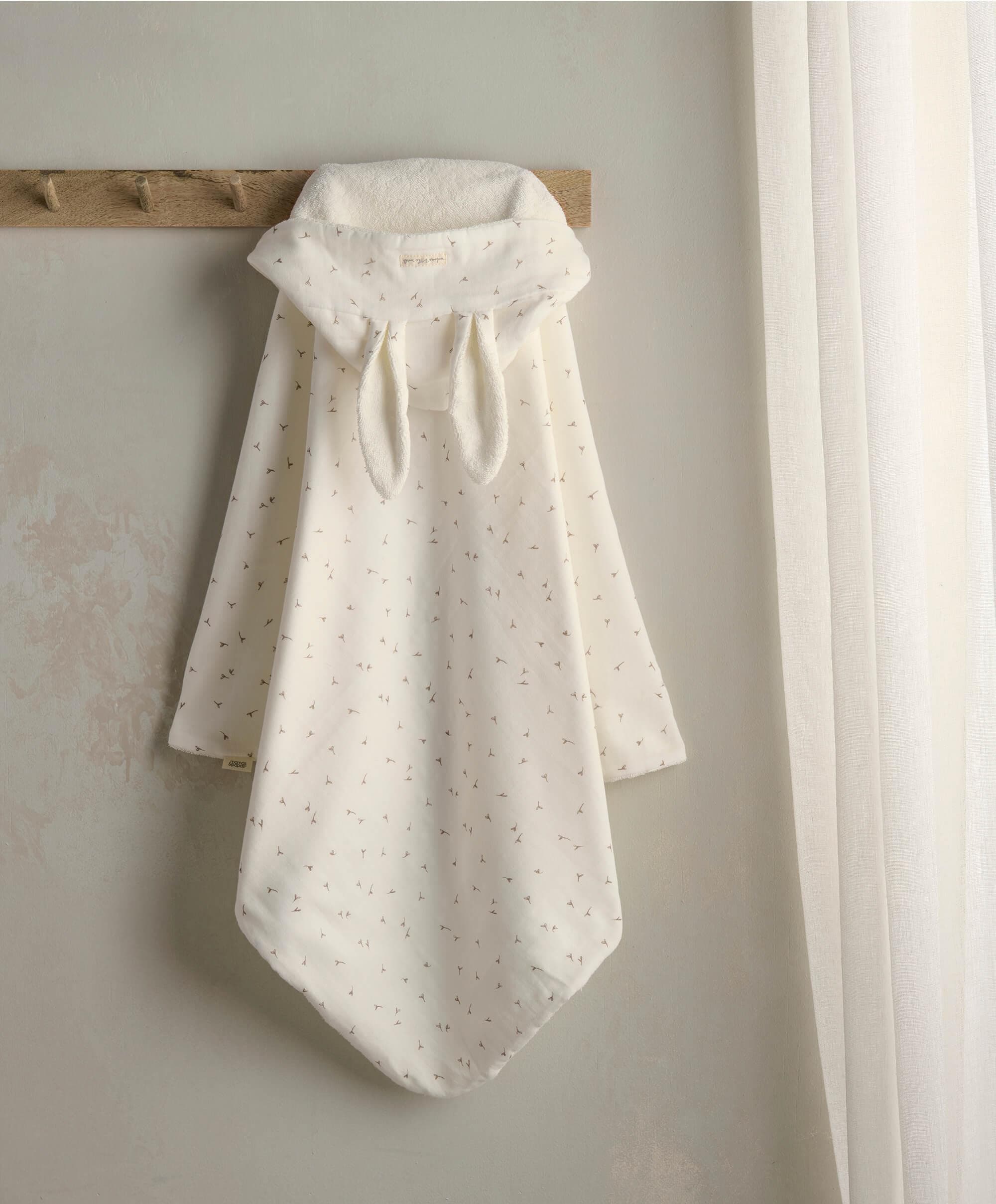 Welcome to the World Seedling Seed Hooded Towel - White