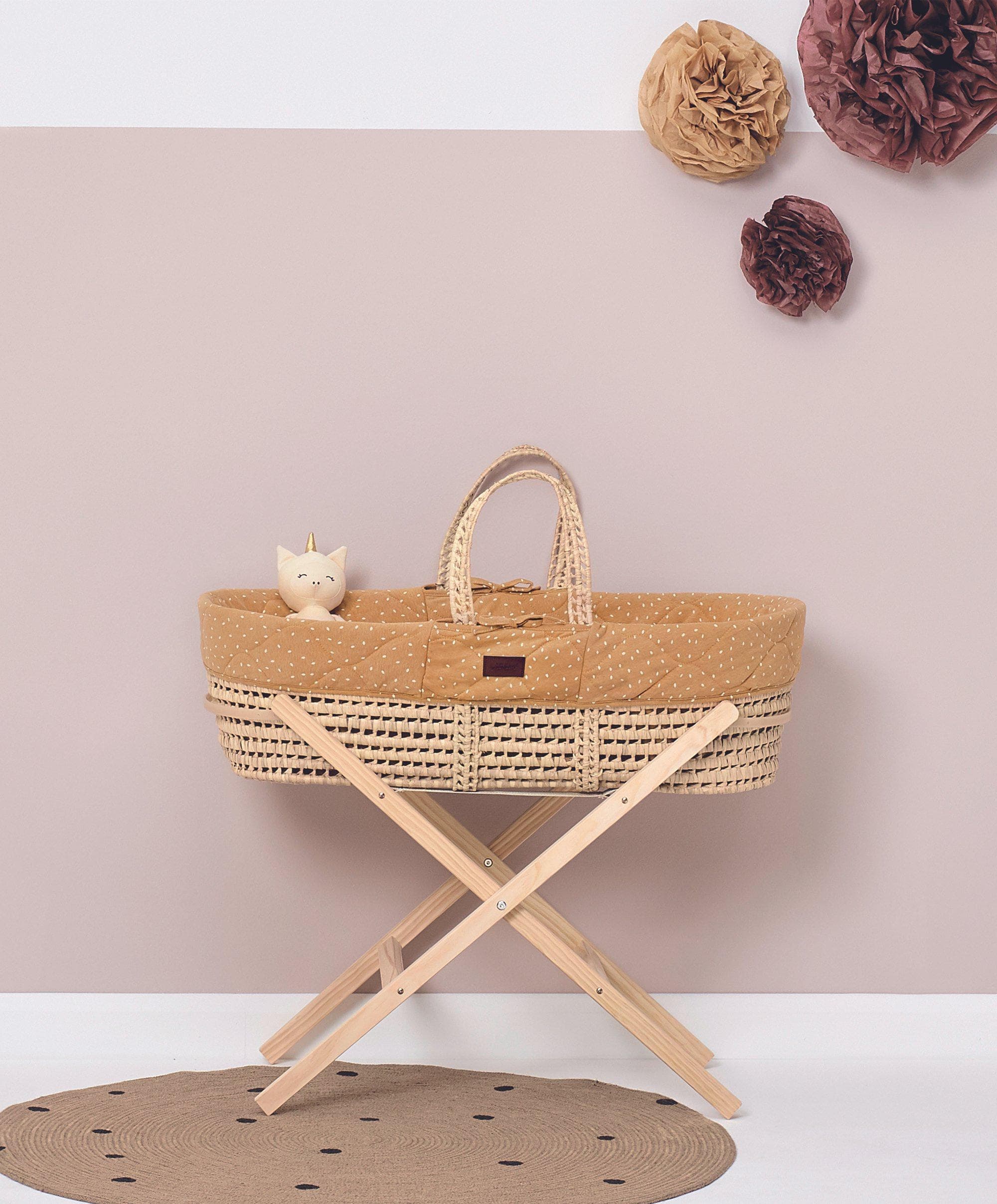 Little Green Sheep Moses Basket & Stand - Honey / Natural