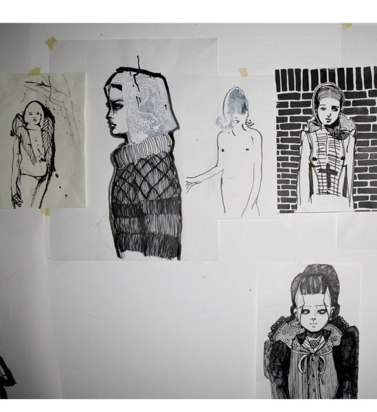 drawings on the wall for the exhibition Gone with the wind by Petra Lunenburg