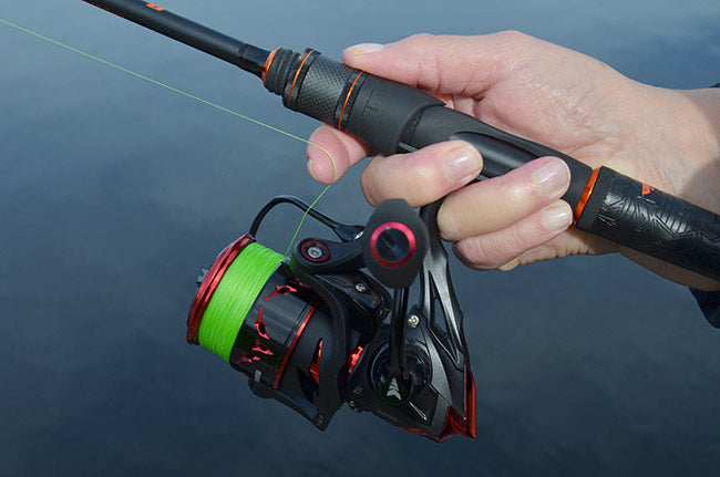 How to Cast a Spinning Reel/Rod - For Beginners 