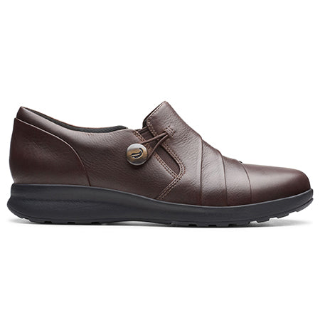 dark brown clarks