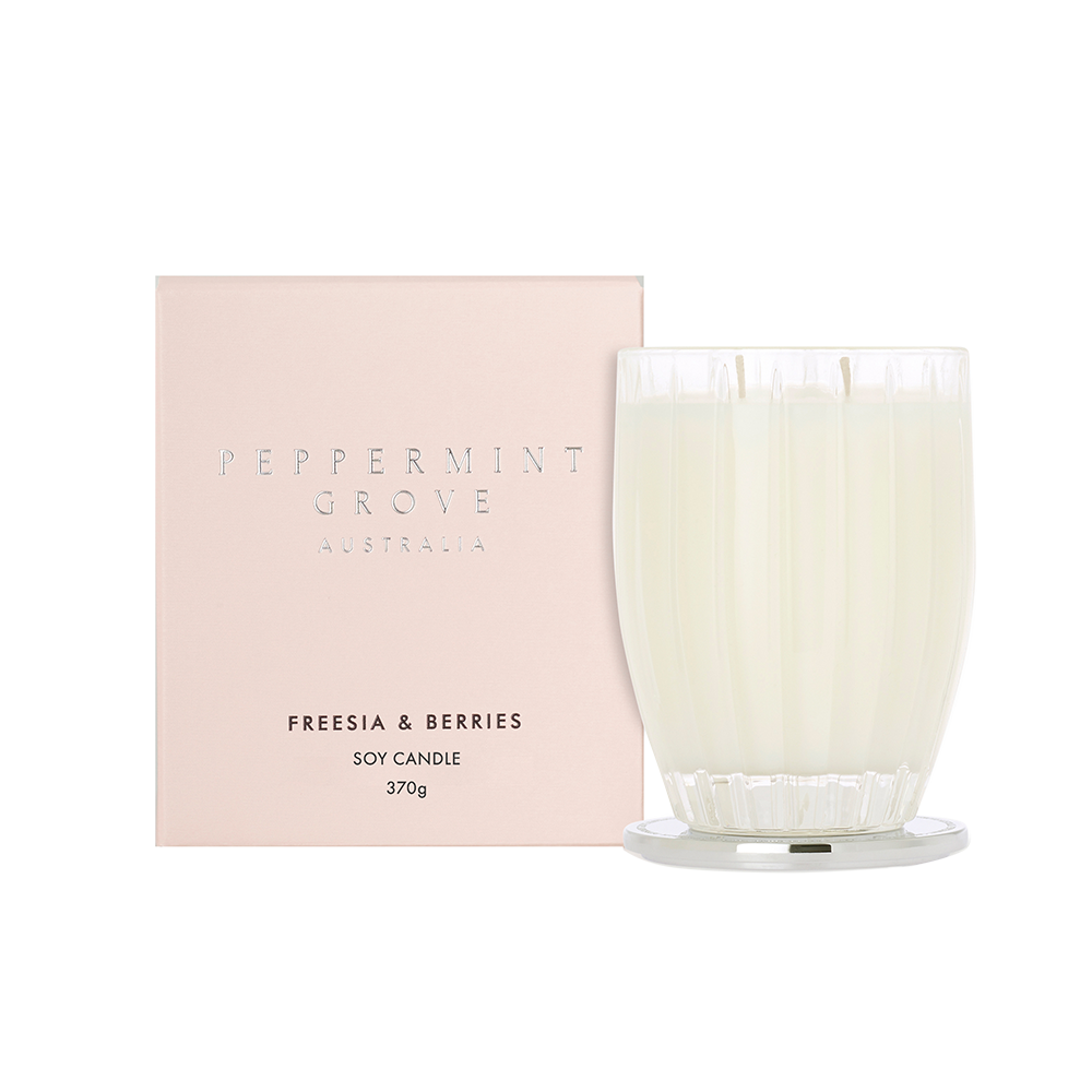 Freesia & Berries Soy Candle 370g