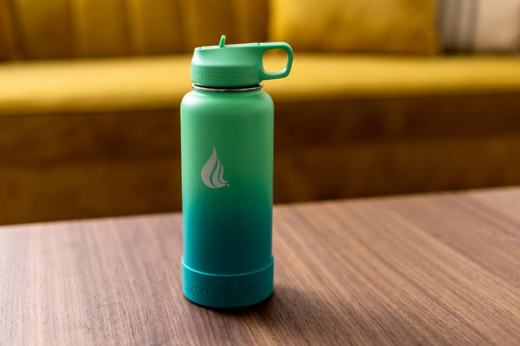 https://cdn.shopify.com/s/files/1/0415/8649/1542/files/hydrocellusa-should-i-get-32-oz-or-40-oz-water-bottle-04_1024x1024.jpg?v=1631750755