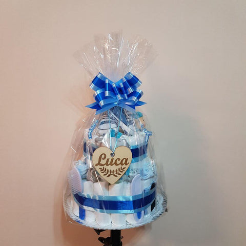 Tarta de pañales azul con primeros zapatitos bebé