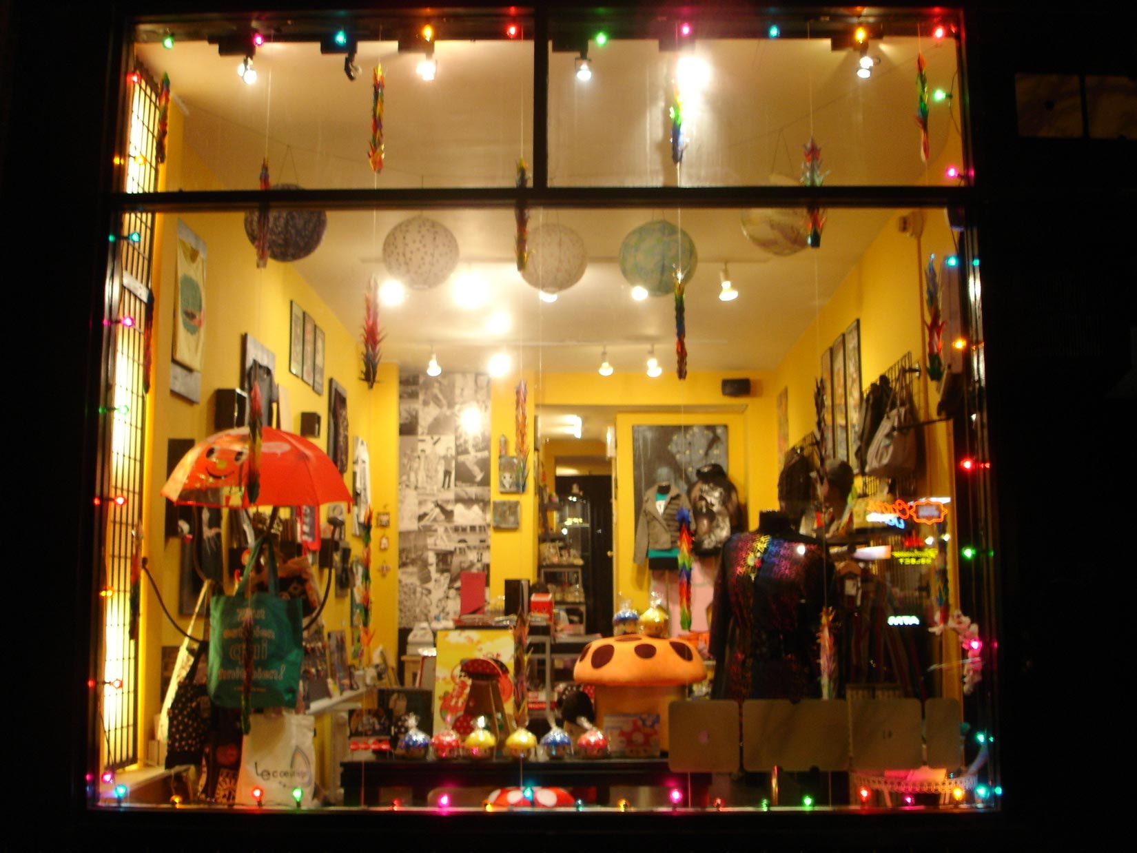 The storefront back in 2008, featuring the magic mushroom stool we all wish we bought