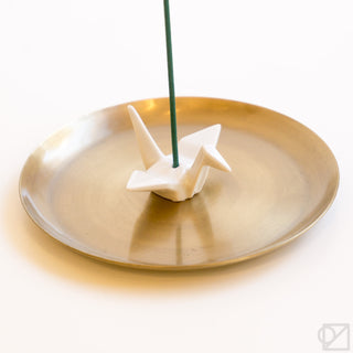 https://cdn.shopify.com/s/files/1/0415/9941/products/kotobuki_origami_crane_incense_burner_white-5.jpg?v=1571709151&width=320