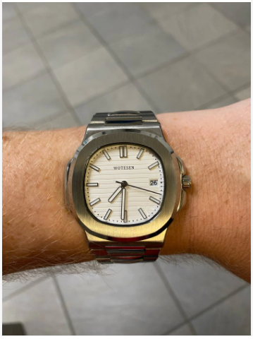Analog Men's Quartz Watch with sleek design5