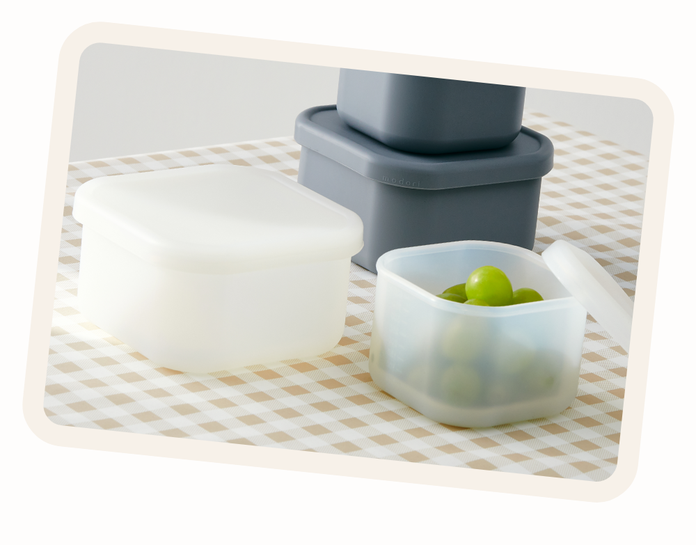 Modori silicone container is made of environmentally friendly silicone material, which will not deform even if it is sterilized with boiling water. SGS certification does not produce harmful substances, and the opaque design blocks the light of the refrigerator so that the food can be kept fresh longer. Able to withstand -50°C durabilities and can be repeatedly frozen and thawed without damaging the product's material. Modori is the key to designing your dream kitchen.