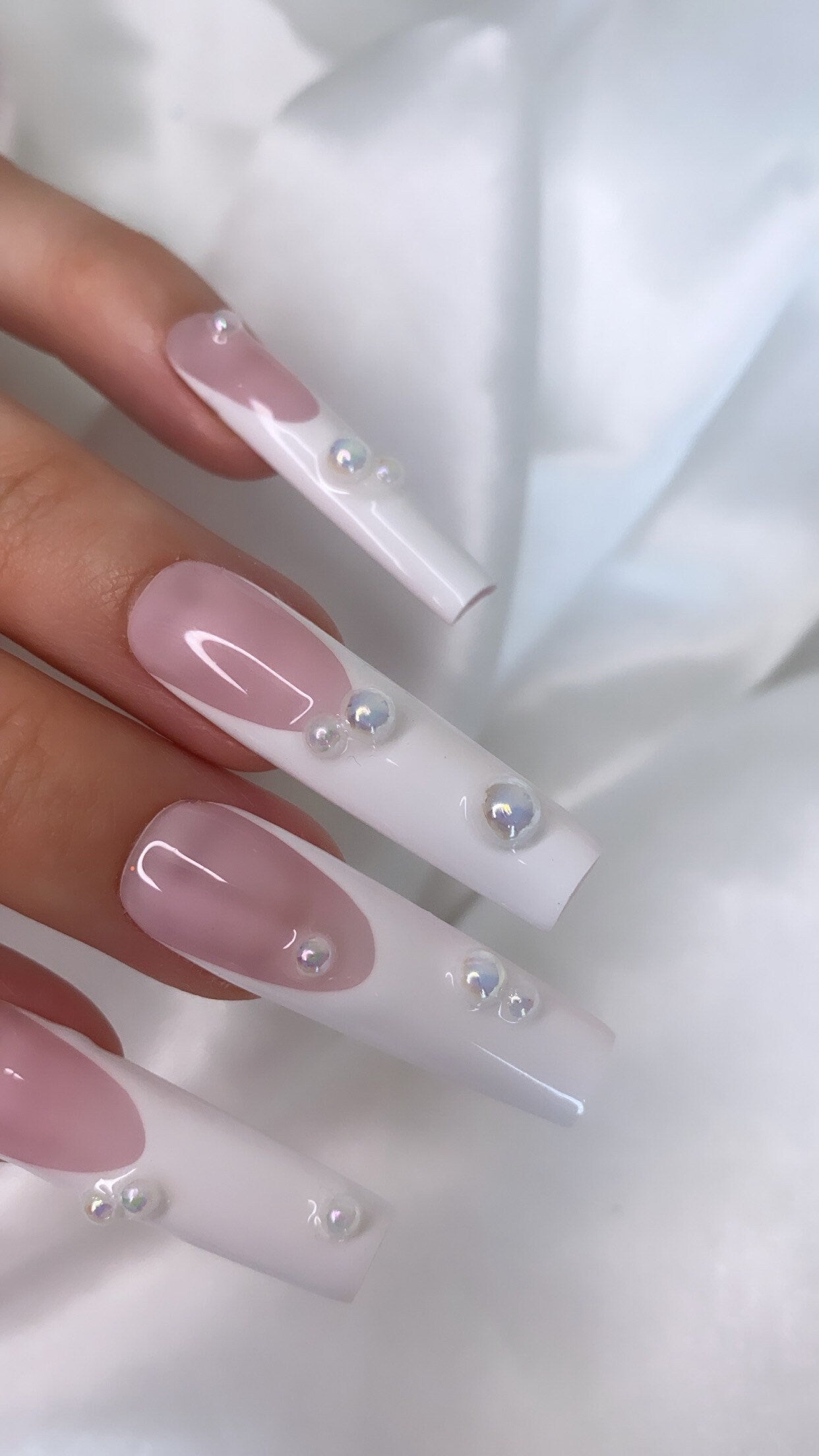 Tiffany's - Press On Nail Set (French Tip with Pearls) –  BriannaMarieArtistry