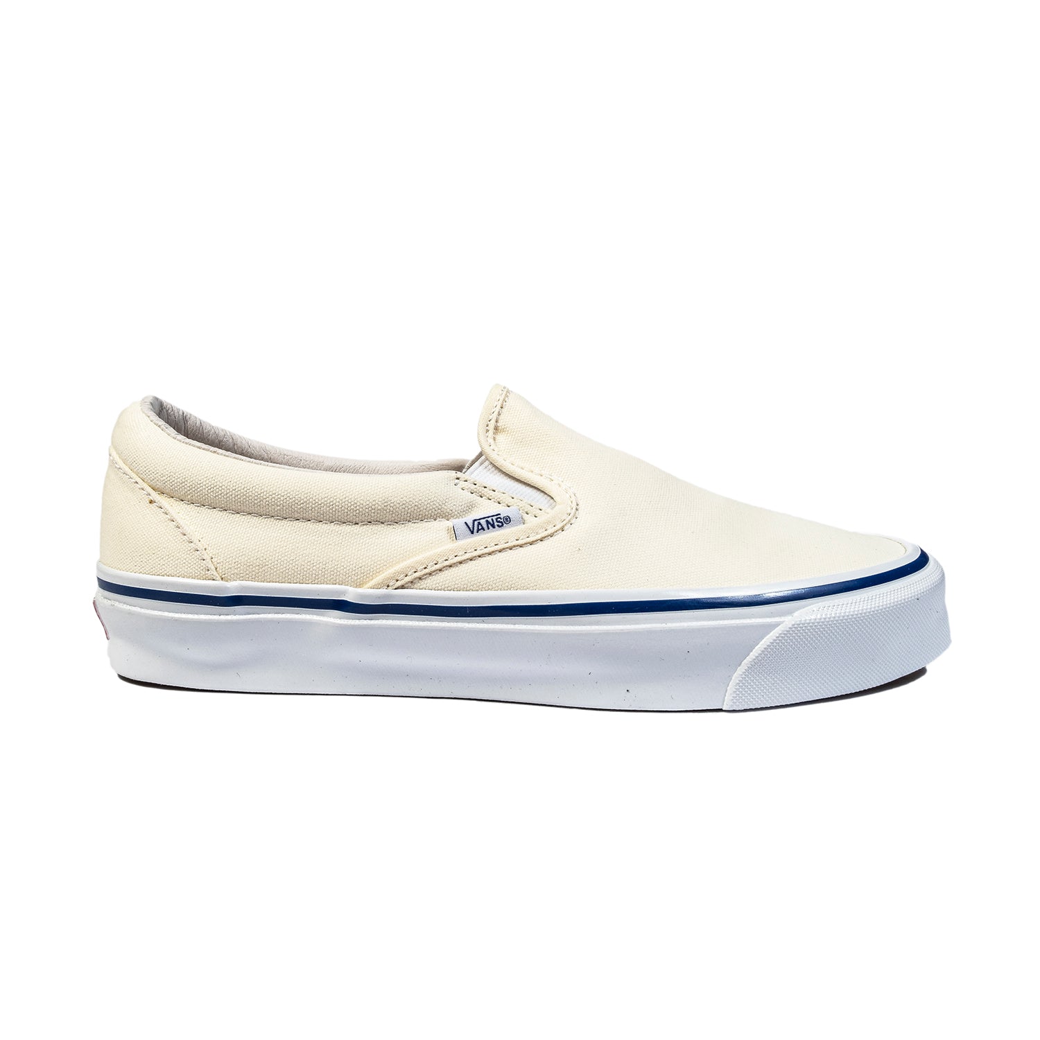 vans vault slip on white