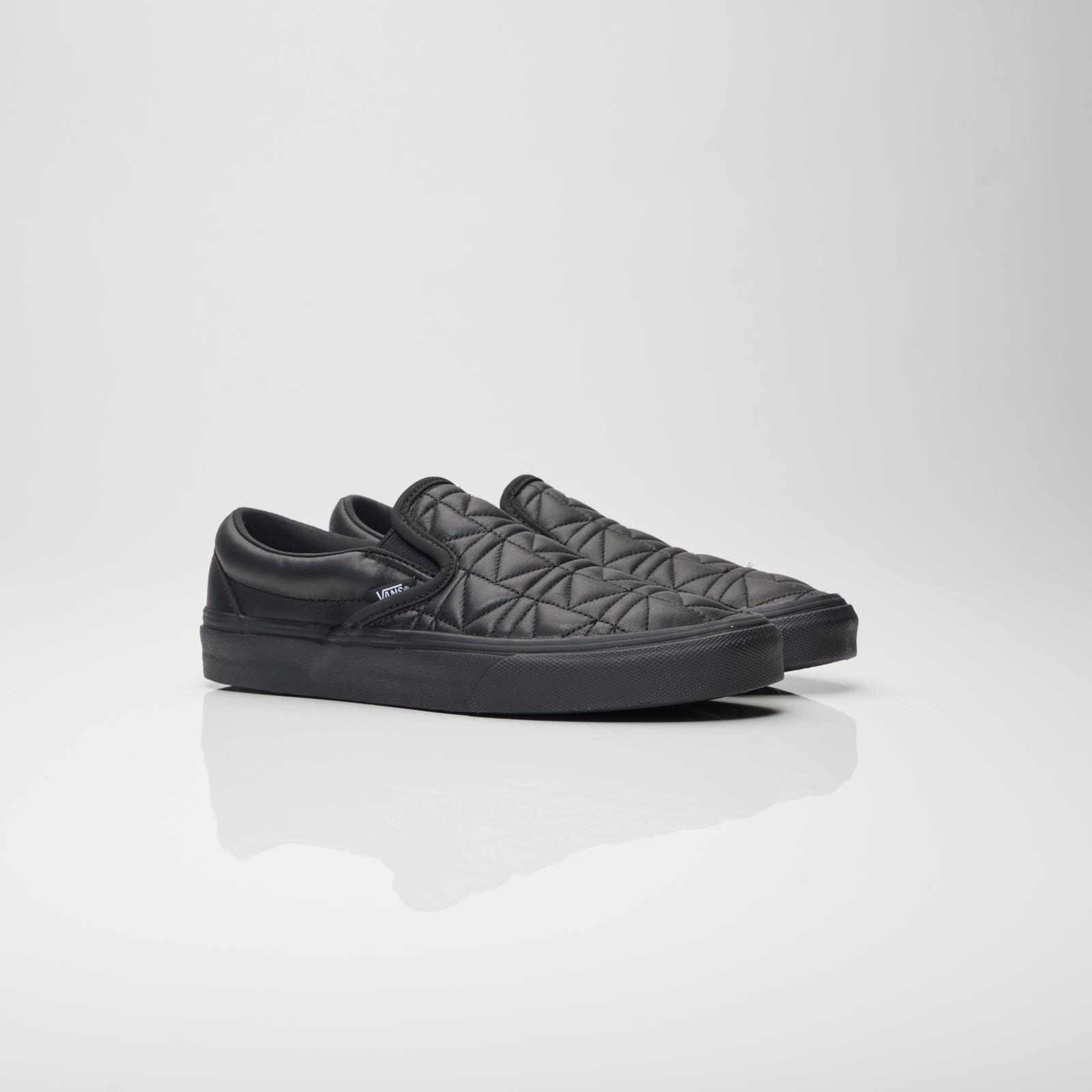 vans quilted slip on