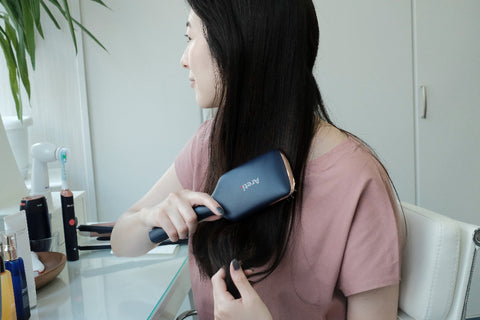 アレティの電動ヘアブラシは絡まりやすい毛先もスムーズにブラッシング