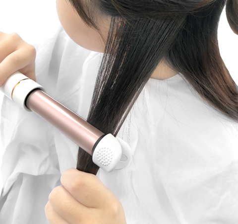 伸縮するコンパクトなヘアアイロン