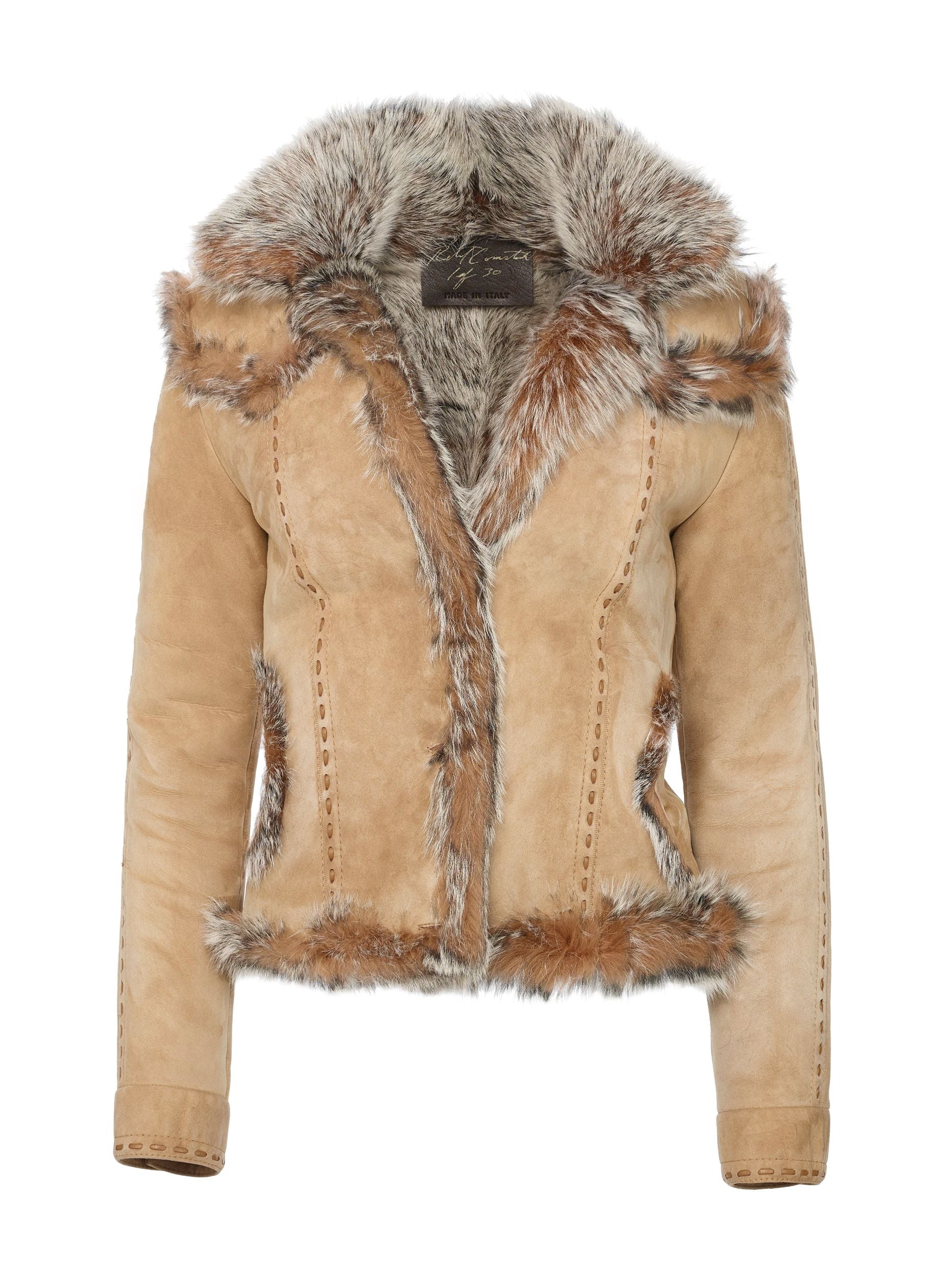 Powder touch suede, hand-braided leather and self-fleece lining is the quintessential aprè ski creation