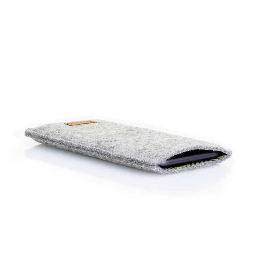 Mobilfodral för iPhone XR | av filt och ekologisk bomull | ljusgrå - stripes | "LET"-modell
