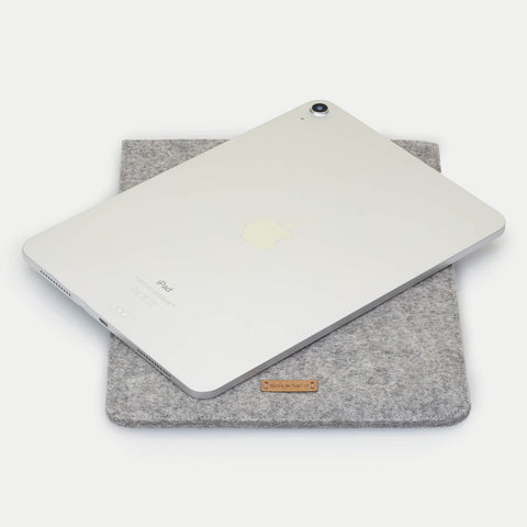 Sleeve for Surface Go 2 | made of felt and organic cotton | light grey - shapes | "LET" model