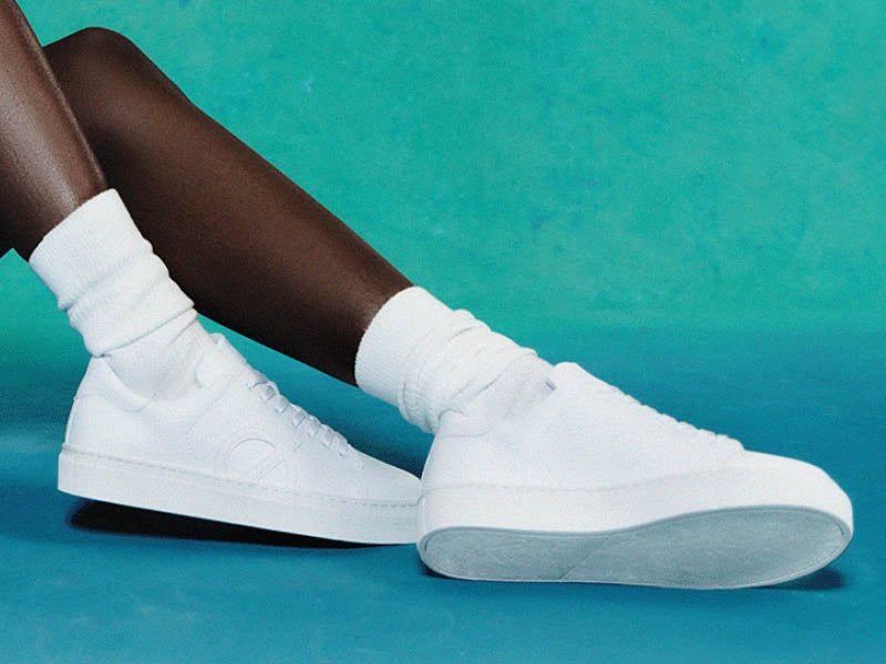 What Colour Socks to Wear With White Sneakers // LØCI UK