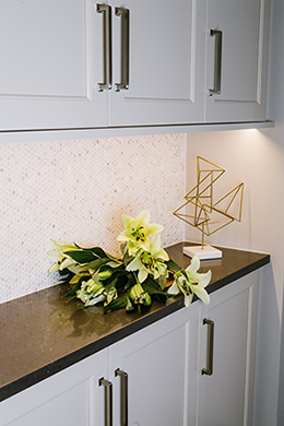 Kitchen backsplash lighting