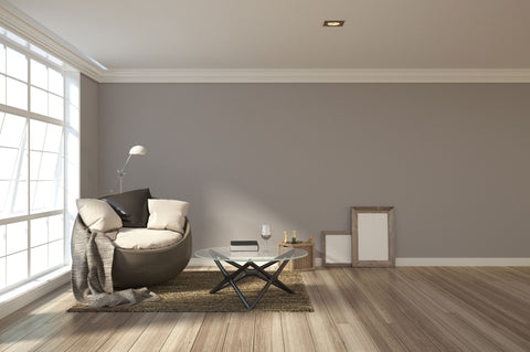 minimalistisch eingerichteter Raum