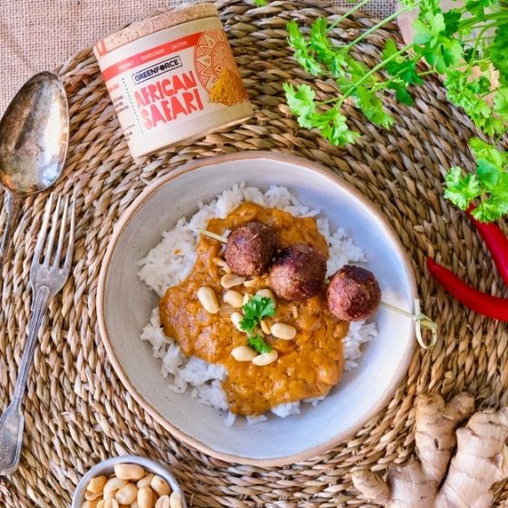 Afrikanische Bällchen in Erdnuss-Soße