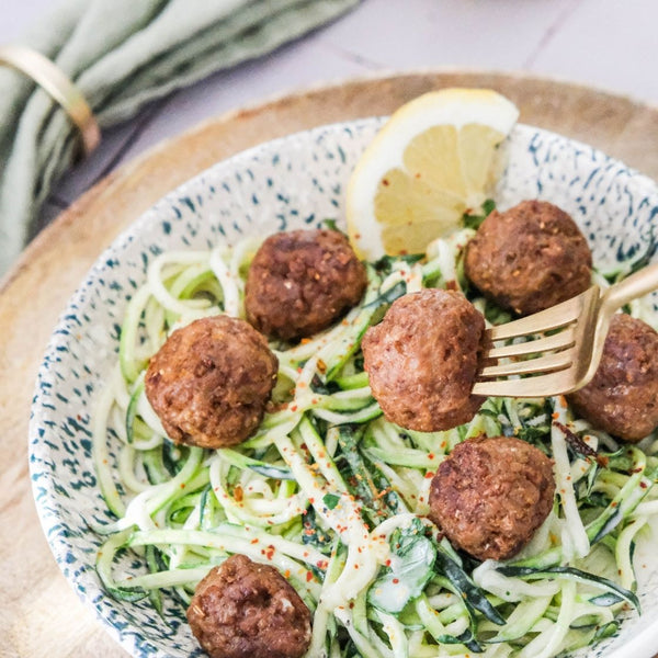 Köttbullar auf Gabel 