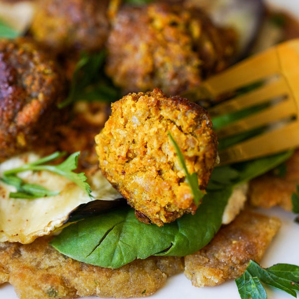 Nahaufnahme veganes Fleischbällchen