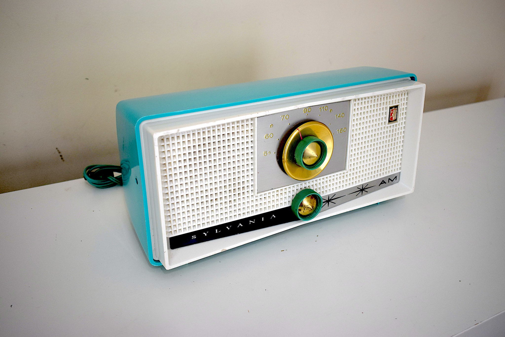 Aquamarine Turquoise and White 1959 Sylvania Model 5T17 Vacuum Tube AM –  Retro Radio Farm