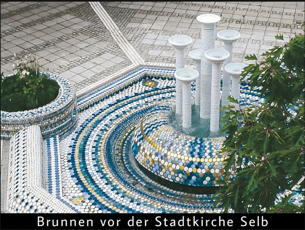 Detail des Porzellanbrunnens vor der Stadtkirche in Selb mit Fliesen von Barbara Flügel