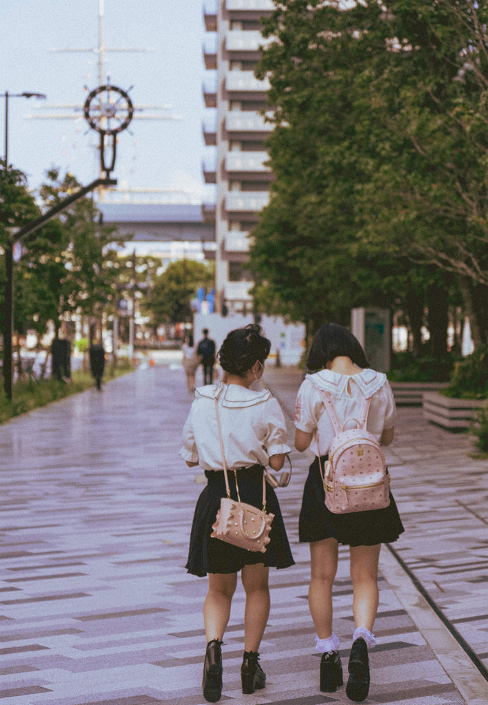 amiche-passeggiata-tokyo