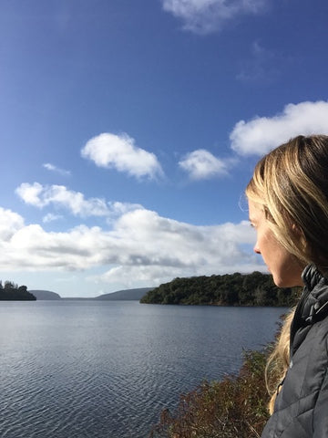 Artist Cathy from Hansby Design overlooking Lake Tarawera in Rotorua, New Zealand