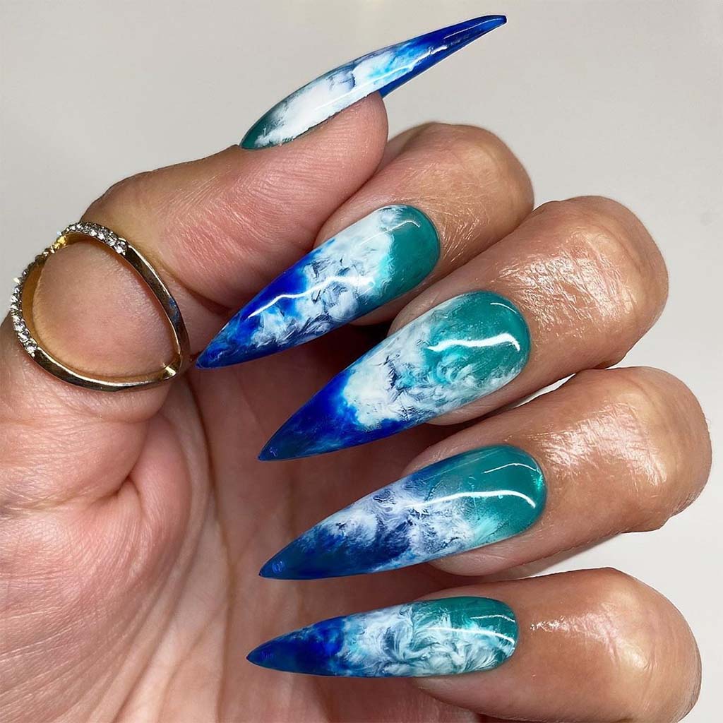 Pretty Ocean-inspired Nails