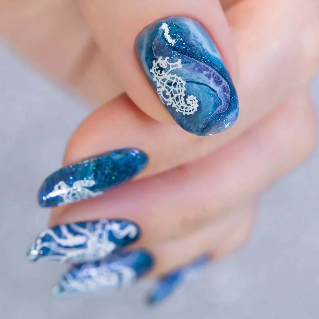 Pretty Ocean-inspired Nails