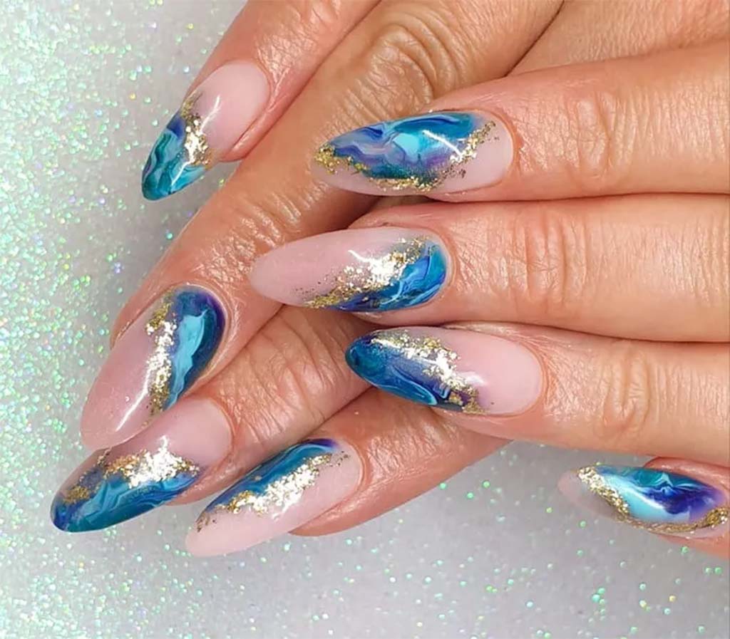 Pretty Ocean-inspired Nails