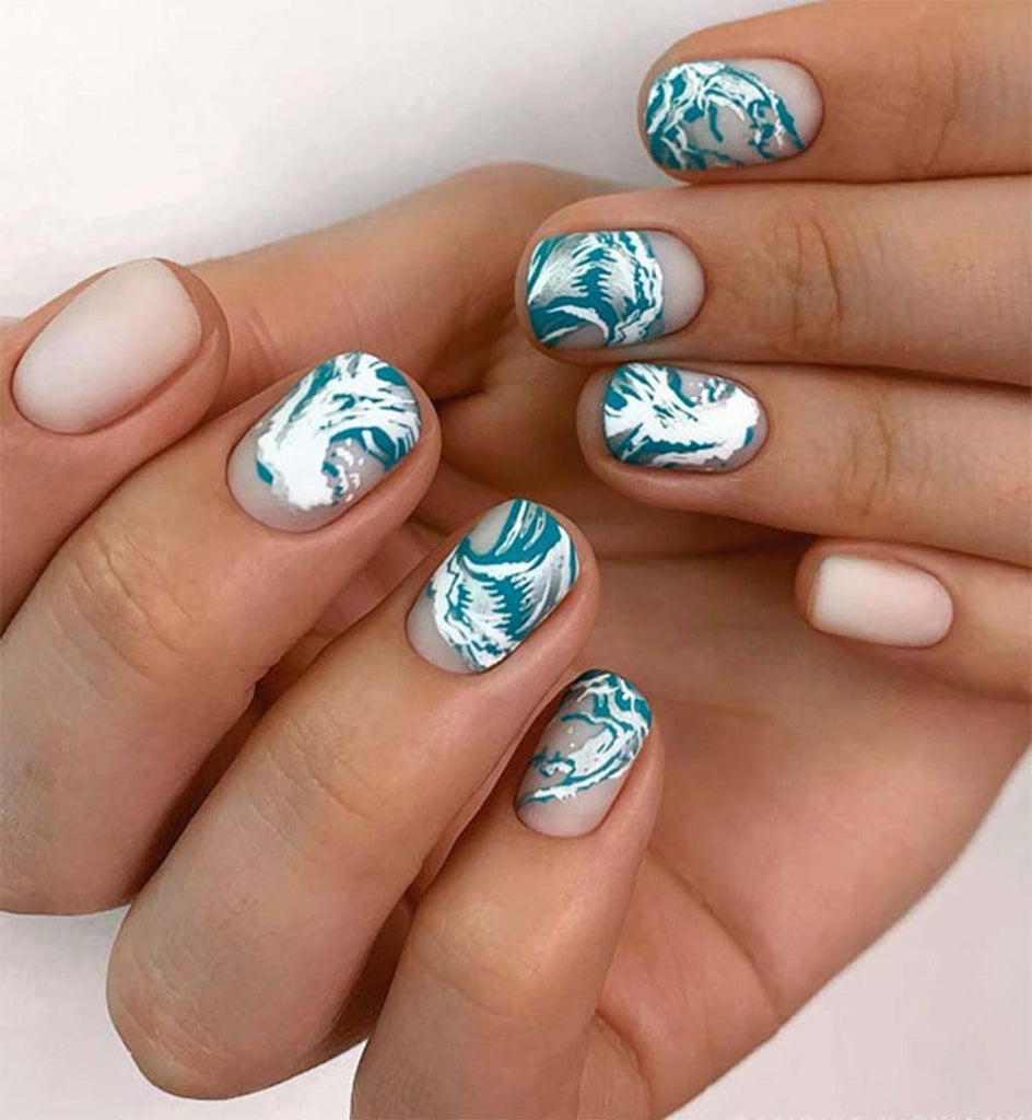 Pretty Ocean-inspired Nails