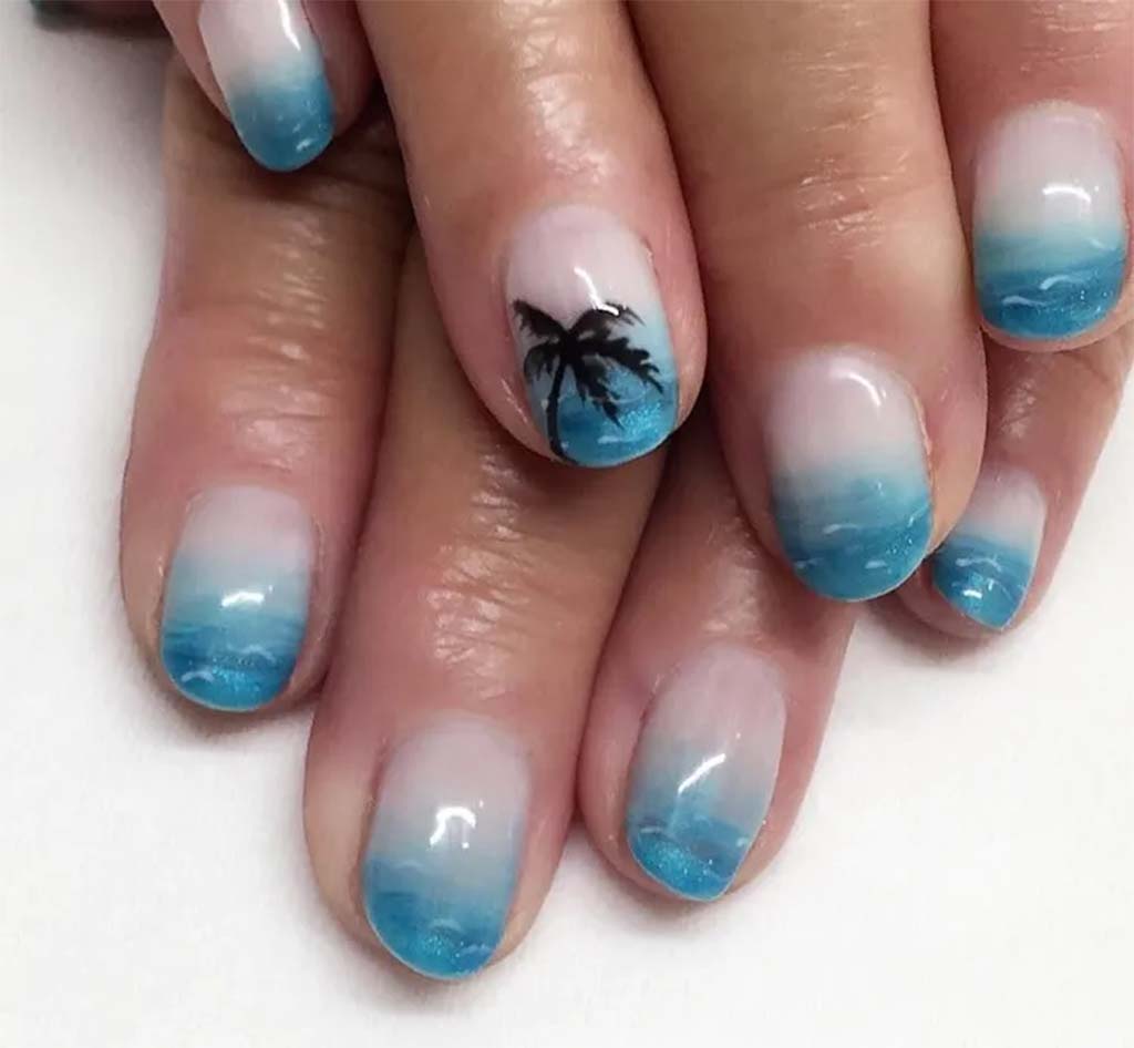 Pretty Ocean-inspired Nails